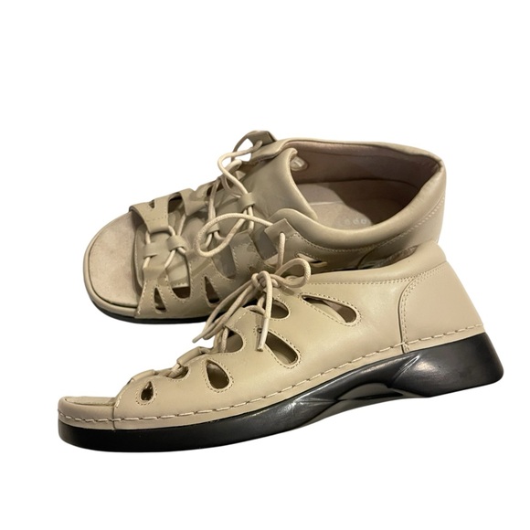 Women’s Propet Beige Lace-Up Leather Shoes Sandals - Picture 2 of 7